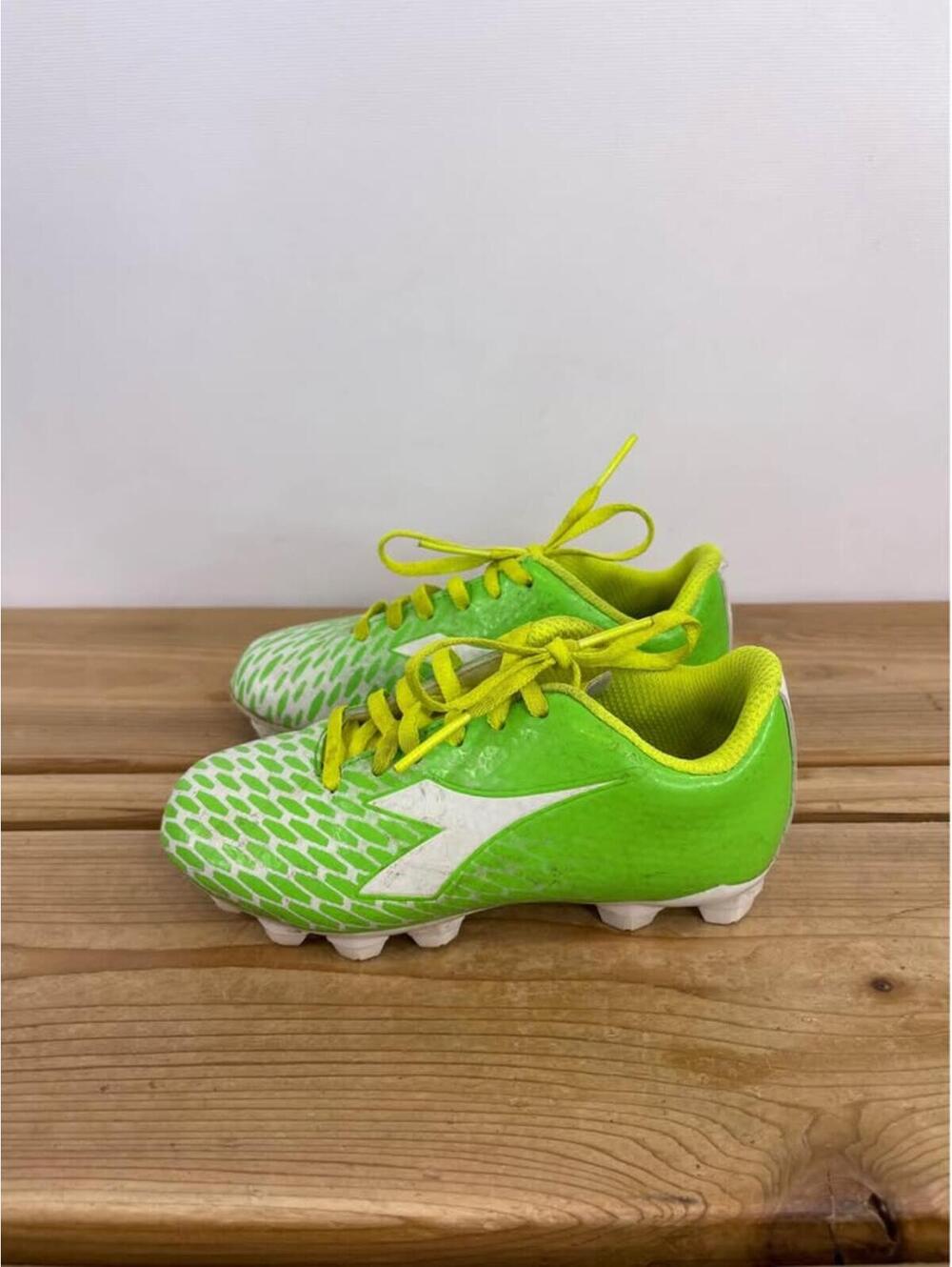 Diadora Soccer Cleats – Neon Green/White – Youth Size 11Y